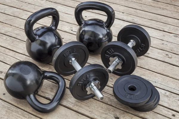 Kettlebells 및 아령 — 스톡 사진