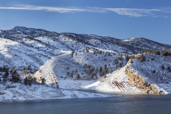 Hegyi tó télen — Stock Fotó