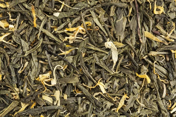 Grüner Tee mit lockerem Blatt — Stockfoto
