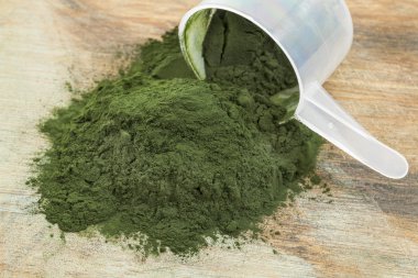 Spirulina tozu kaşık