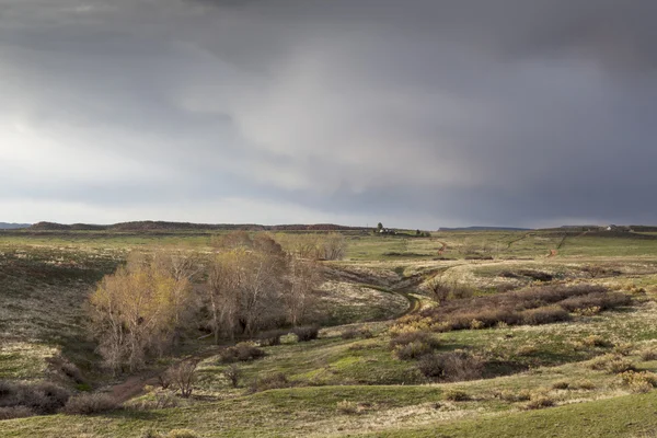 Våren storm över colorado ranch — Stockfoto