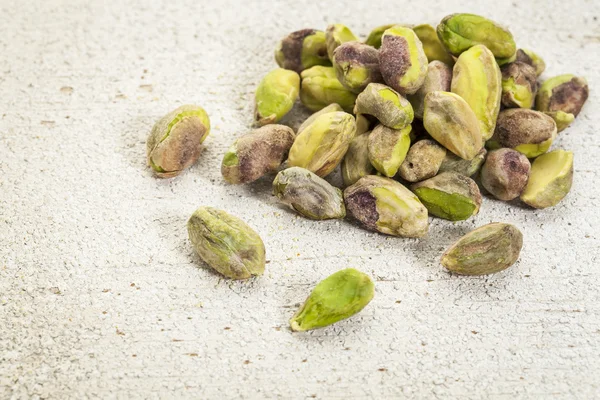 Raw pistachio nuts — Stock Photo, Image