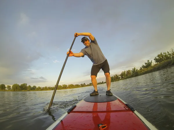 Paddling stå upp styrelse — Stockfoto