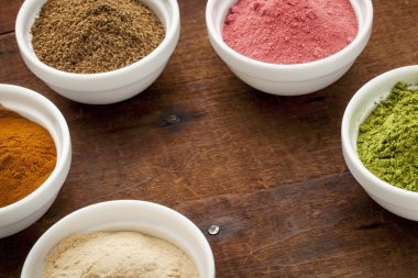 süper meyve ve yaprak tozları