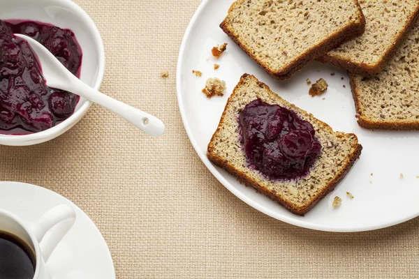 Gluten free bread breakfast — Stock Photo, Image