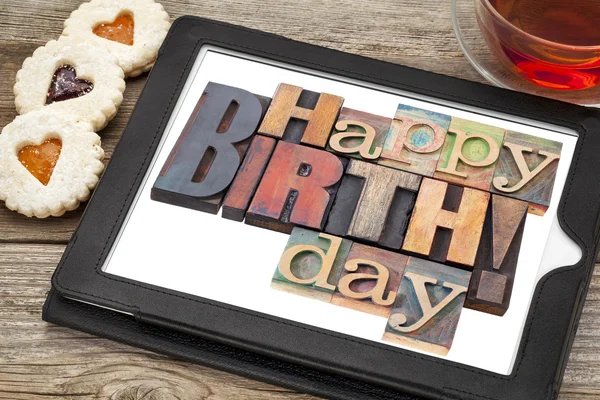 Všechno nejlepší k narozeninám na digitálním tabletu — Stock fotografie