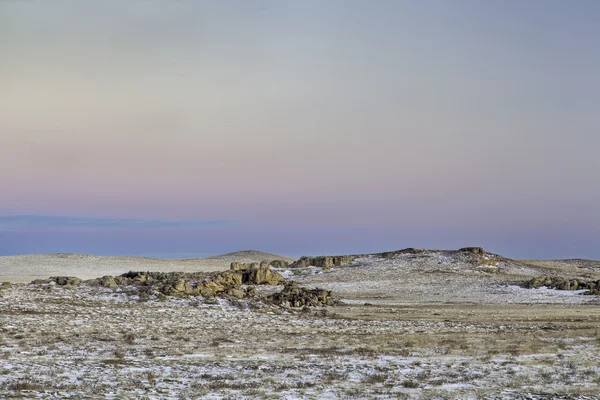 大草原の上の冬の夕暮れ — ストック写真