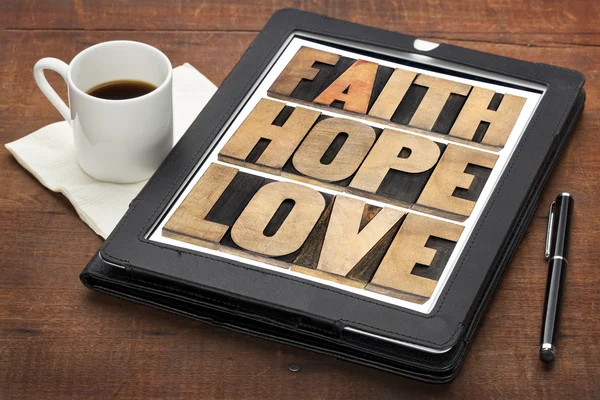 Glaube, Hoffnung und Liebe auf dem digitalen Tablet — Stockfoto