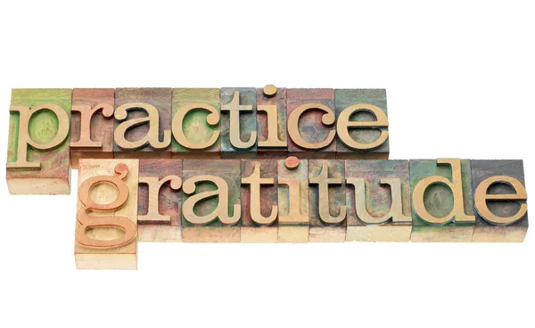 Practice gratitude in wood type — Stock Photo, Image