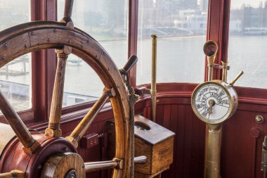 vintage ship steering wheel  clipart