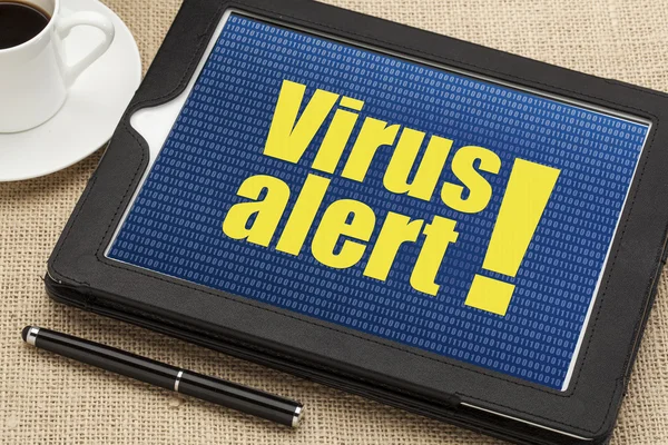 Virüs uyarısı dijital Tablet — Stok fotoğraf