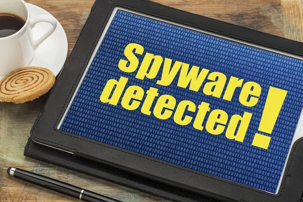 Предупреждение о шпионских программах на планшете — стоковое фото