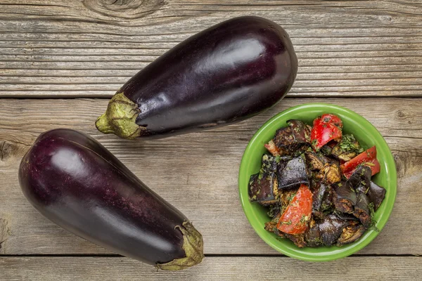 Rostad kryddig aubergine sallad — Stockfoto