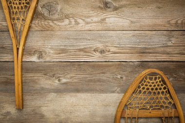 ahşap soyut kar ayakkabıları