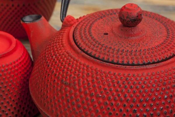 Κόκκινο tetsubin με κύπελλα — Φωτογραφία Αρχείου