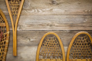 ahşap soyut kar ayakkabıları