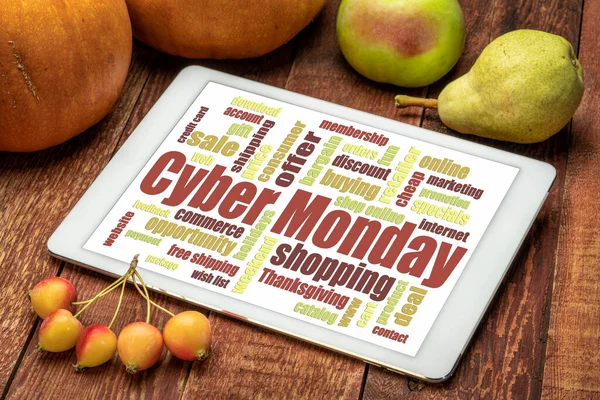 Cyber Monday Λέξη Σύννεφο Ένα Ψηφιακό Tablet Πλαισιώνεται Από Κολοκύθες — Φωτογραφία Αρχείου