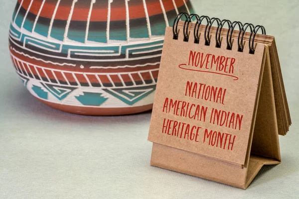Listopad National American Indian Heritage Month Rukopis Desktopovém Kalendáři Keramickou — Stock fotografie