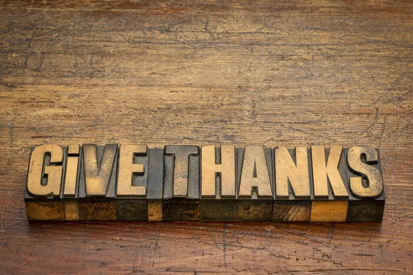 Give Thanks Word Abstract Vintage Letterpress Wood Type Rustic Weathered — Stock Photo, Image