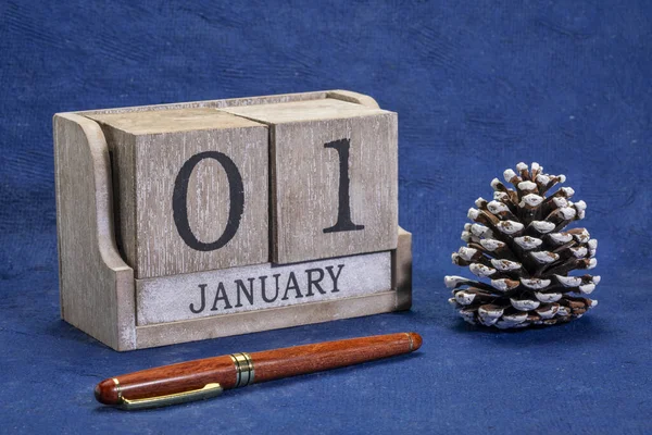 Januari Datum Een Rustieke Houten Blok Kalender Met Een Decoratieve — Stockfoto