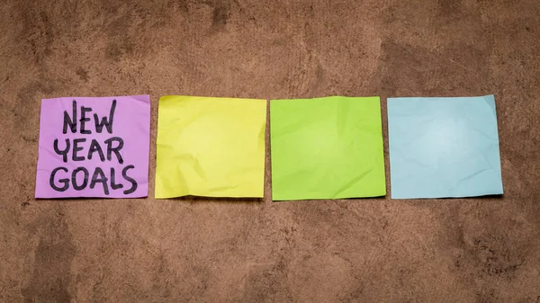 New Year Goals Row Colorful Blank Sticky Notes Setting Goals — 图库照片