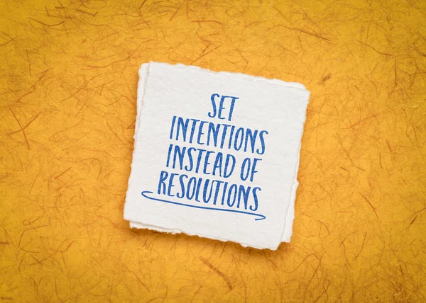 Set Intentions Instead Resolutions Inspirational Advice Reminder Handwriting Handmade Paper — Foto Stock