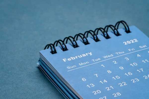 Febrero 2022 Calendario Escritorio Espiral Contra Papel Texturizado Tiempo Concepto — Foto de Stock