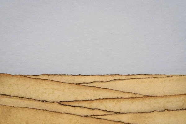 Abstract Woestijn Landschap Gemaakt Met Vellen Van Getextureerd Kleurrijk Handgemaakt — Stockfoto