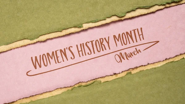 3月女性史月間手書きの紙に女性の歴史や現代社会における出来事への貢献 — ストック写真