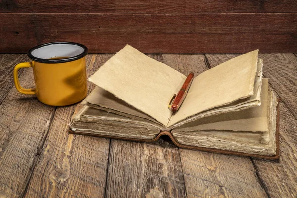 Diario Cuero Antiguo Blanco Con Páginas Papel Hechas Mano Borde — Foto de Stock