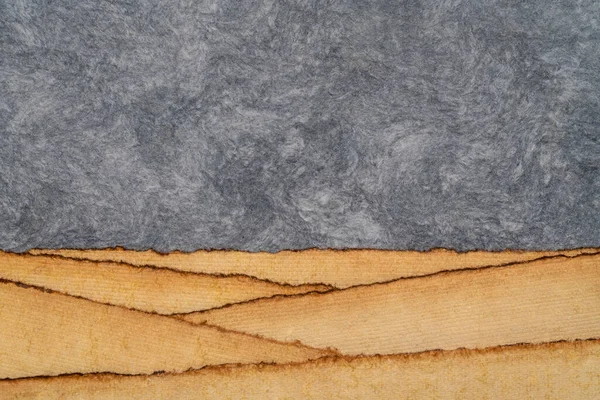 色彩豊かな手漉き和紙で作られた嵐の空の抽象的な砂漠の風景 — ストック写真