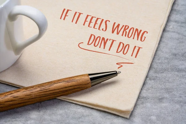 Feels Wrong Advice Handwriting Napkin Cup Coffee Instinct Gut Feeling — Stock Photo, Image