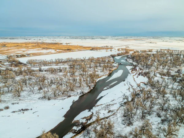南プラット川 ミルケン近くのコロラド平野の水転換ダム 冬の景色を望む空中風景 — ストック写真