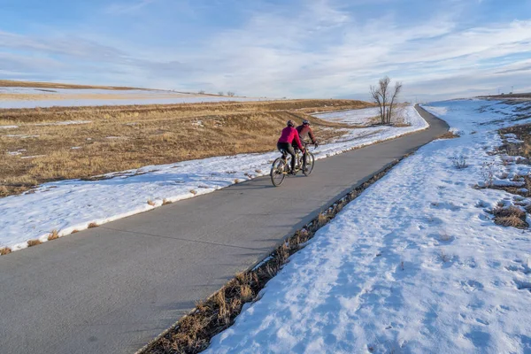 Fort Collins Usa Februari 2022 Een Koppel Rijdt Een Tandemfiets — Stockfoto