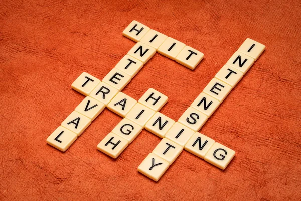 Intervalltraining Mit Hoher Intensität Hiit Kreuzworträtsel Elfenbeinfarbenen Buchstaben Gegen Strukturiertes — Stockfoto