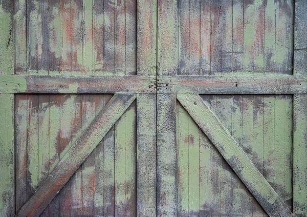 漆成绿色 复古背景和质感的乡村木门 — 图库照片