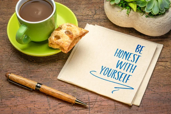 Être Honnête Avec Vous Même Note Inspirante Sur Une Serviette — Photo