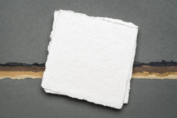 Klein Vierkant Velletje Blanco Wit Khadi Papier Tegen Abstract Papierlandschap — Stockfoto