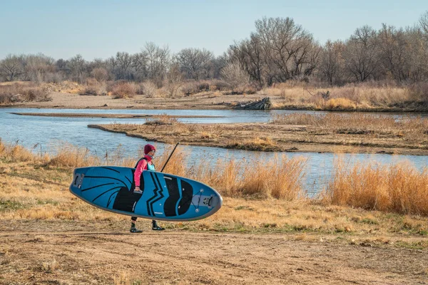 Evans Usa March 2022 Female Paddler Carrying Her Inflatable Stand — Stock Photo, Image