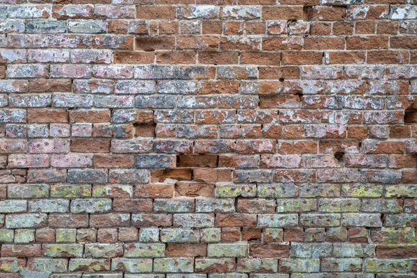 塗料の遺跡と古い工業ビルからのグランジレンガの壁の背景のテクスチャ — ストック写真