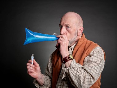 SIBO 'yu teşhis etmek için son sınıf öğrencisinin kafa ve omuz portresi (ince bağırsak aşırı büyümesi).)