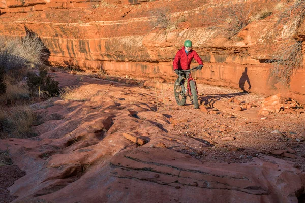 Fettes Mountainbike Fahren Auf Einem Glickigen Felsen Boden Der Sandsteinschlucht — Stockfoto