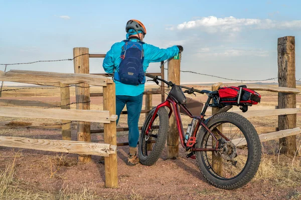 Kerékpározás Soapstone Prairie Természeti Terület Közelében Fort Collins Férfi Kerékpáros — Stock Fotó