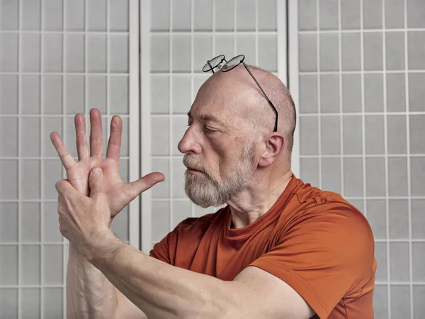 Senior Man Practicing Reflexology Therapy His Hand Self Care Massage — Stock Fotó