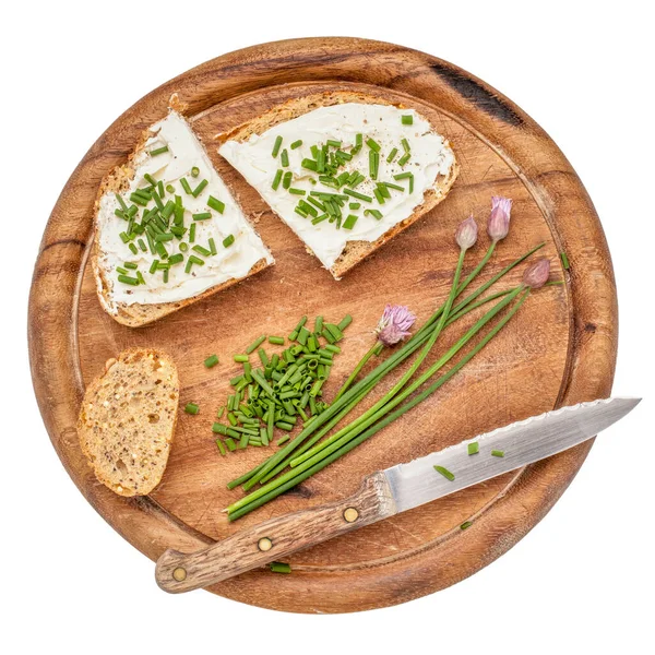 Whole Grain Bread Slices Cream Cheese Green Chopped Chives Pepper — Stock Photo, Image