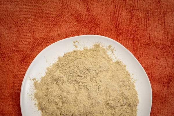 Maca Root Powder White Ceramic Plate Red Textured Paper Superfood — Stock Photo, Image