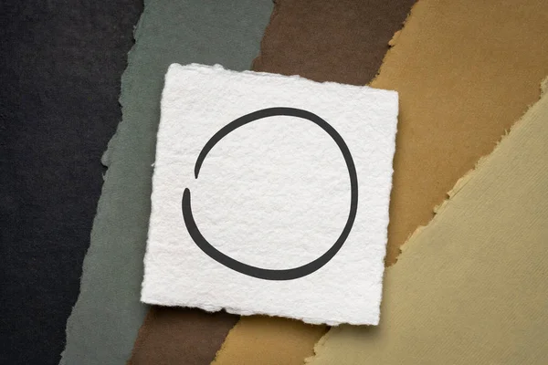 Open Japanse Enso Symbool Zwarte Inkt Wit Handgeschept Papier Tegen — Stockfoto