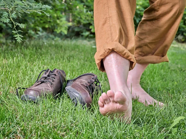 Barefoot Walking Earthing Grounding Concept Feet Senior Man Grass Health — Stockfoto