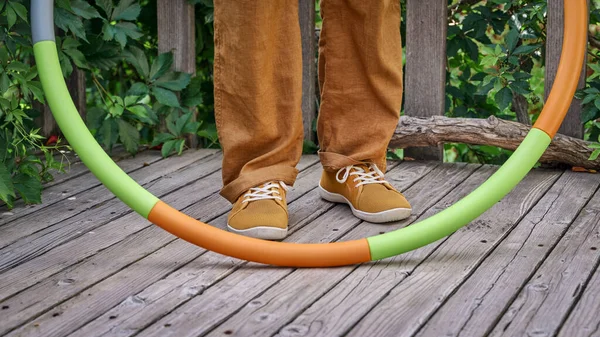 Feet Leg Man Weighted Hula Hoop Wooden Backyard Deck Summer — 스톡 사진