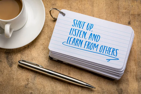 Shut Listen Learn Others Advice Handwriting Index Card Cup Coffee — Fotografia de Stock